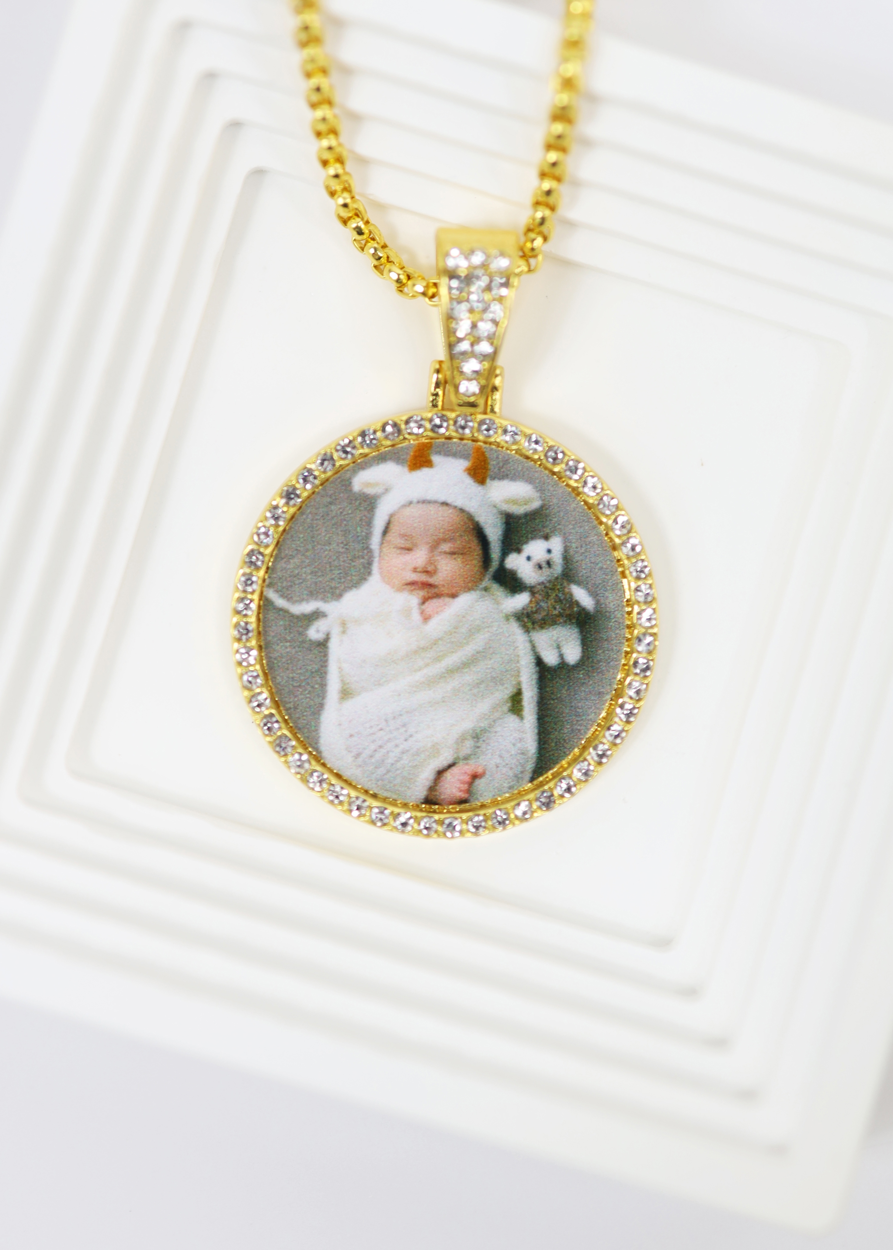 What Kind of Photos Look Best in Pendants?